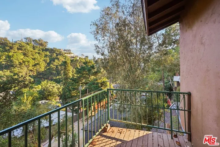 8718 Crescent Drive, Los Angeles, California 90046