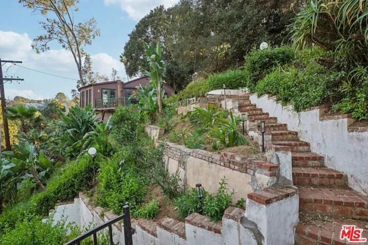 8718 Crescent Drive, Los Angeles, California 90046