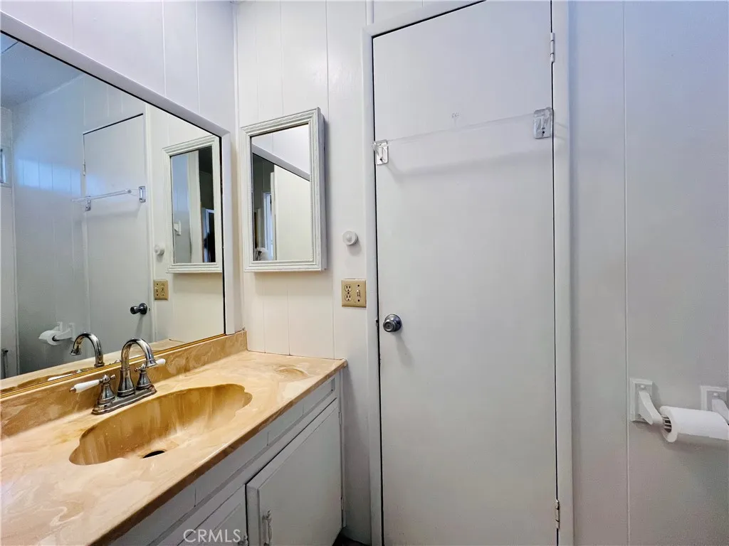 2nd Bathroom - view 1 2nd Bathroom - view 1