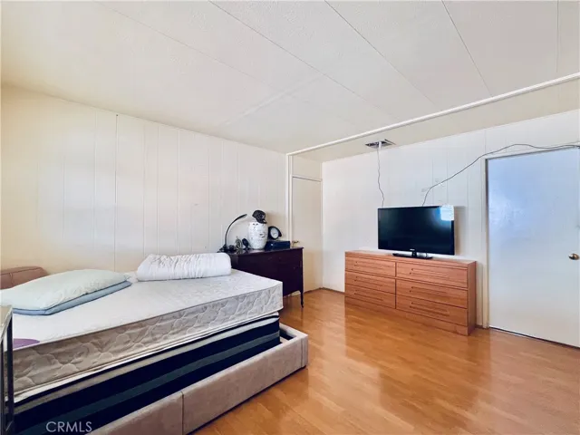 Master Bedroom - view 3