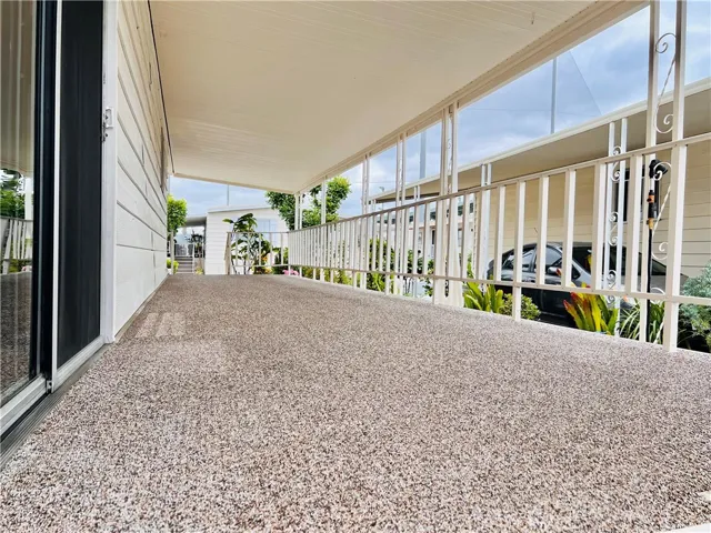 Large Porch - view 1