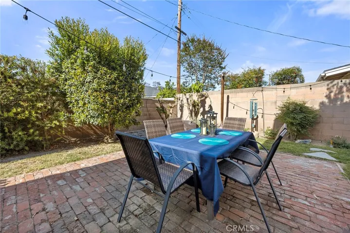 Backyard patio area right off of the Family Room for indoor/outdoor living.