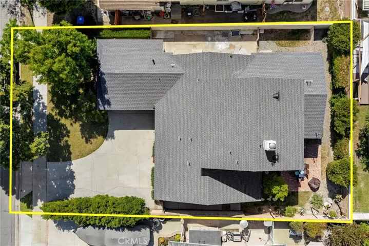 Aerial of the 1835 W. Chateau.