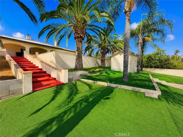 Second terrace level down from back yard