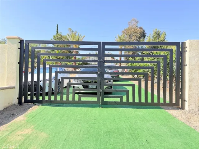 Double gate entrance from side yard to front yard. Fully paved and suitable to store RV or other long, large vehicles