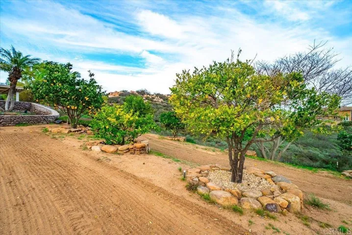 19894 Via Vista Grande, Ramona, California 92065
