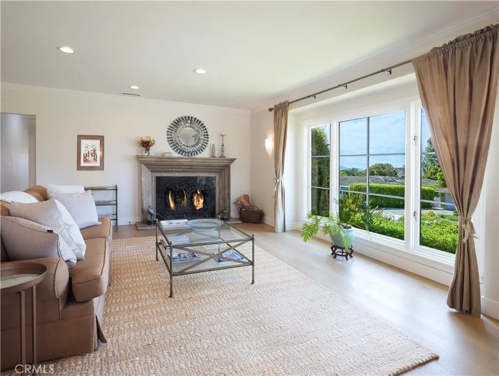 Entry / Living Room