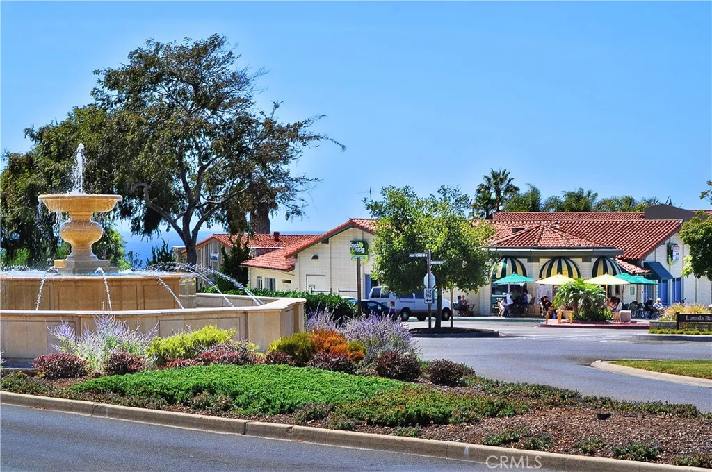 Lunada Bay Fountain and Plaza