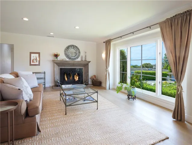 Entry / Living Room