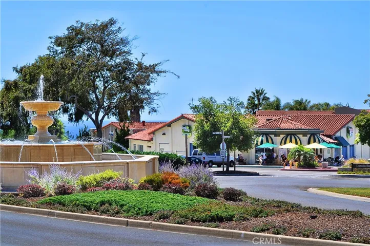 Lunada Bay Fountain and Plaza