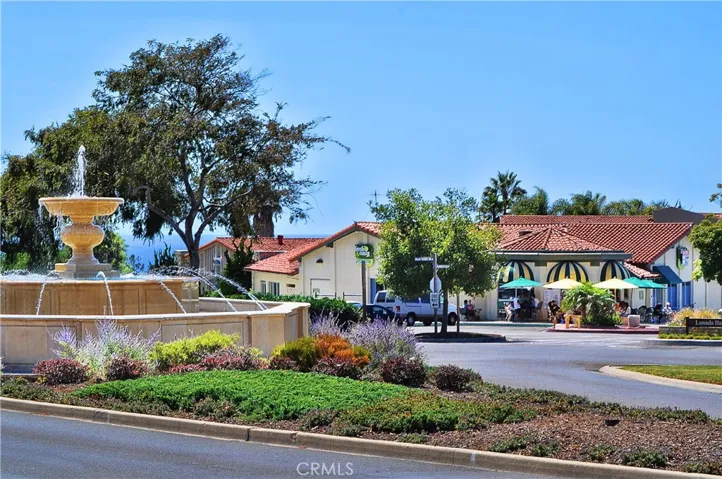 Lunada Bay Fountain and Plaza