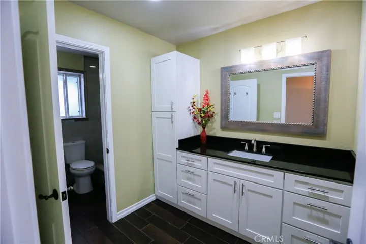 Upstairs bathroom 
(image 1)