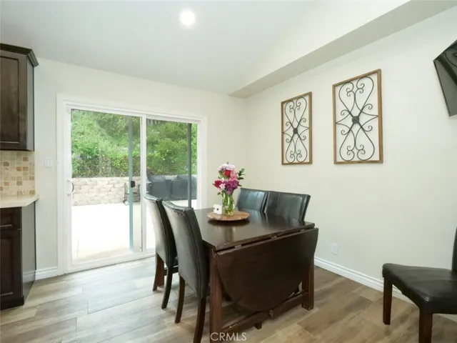 Casual Dining Area in Kitchen