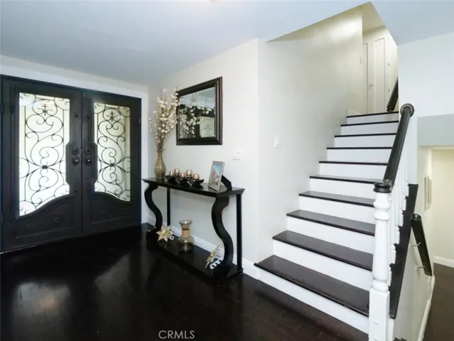 Foyer/Stairs