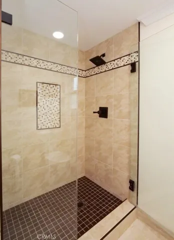 Lower Level Bathroom shared by Bedroom #4 & #5