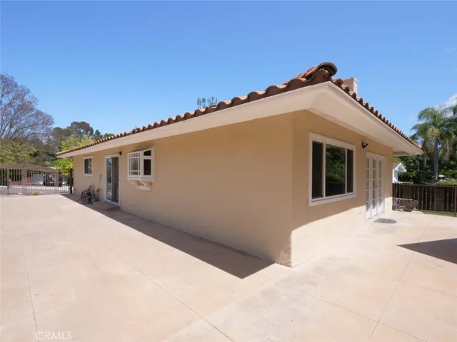 Huge Gated Sideyard