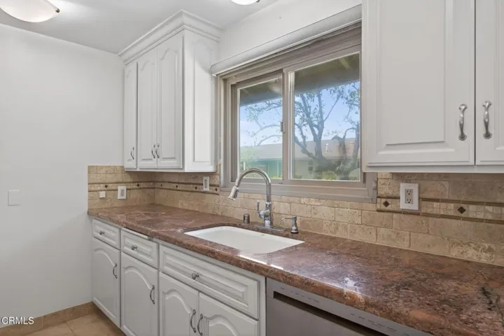 14-web-or-mls-UpmarketMedia-2273Cam-032