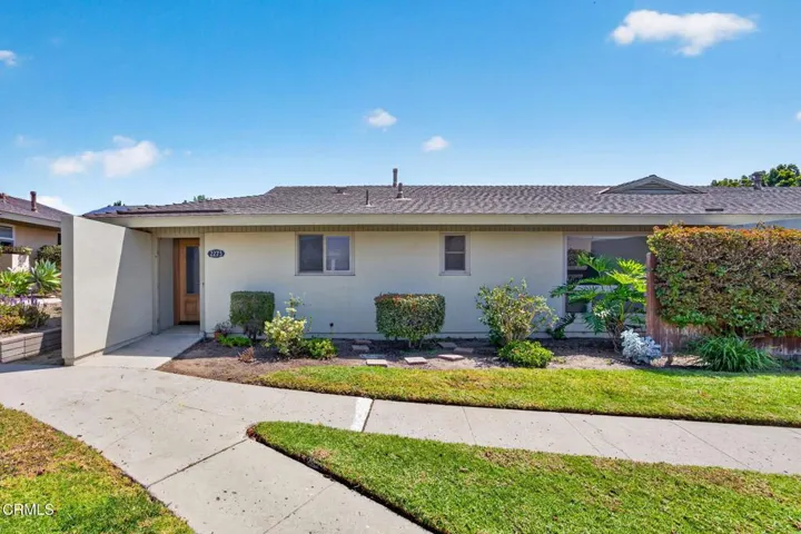 2-web-or-mls-UpmarketMedia-2273Cam-005A