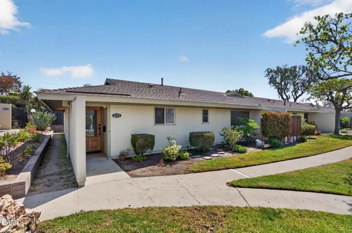 1-web-or-mls-UpmarketMedia-2273Cam-001