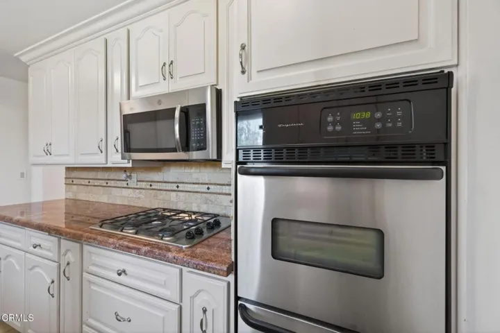 17-web-or-mls-UpmarketMedia-2273Cam-040