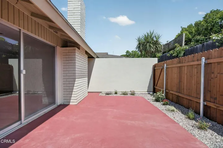 24-web-or-mls-UpmarketMedia-2273Cam-059A