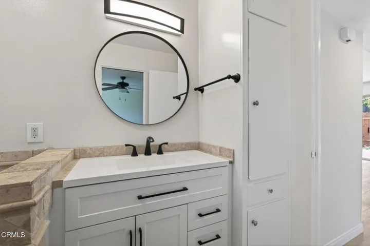 30-web-or-mls-UpmarketMedia-2273Cam-076