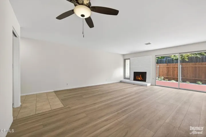 11-web-or-mls-UpmarketMedia-2273Cam-022B