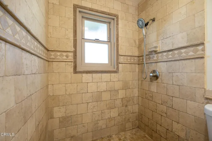 31-web-or-mls-UpmarketMedia-2273Cam-080A