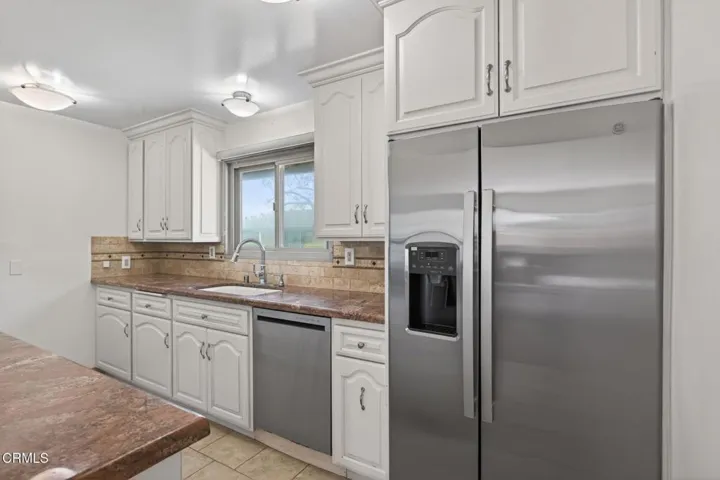 12-web-or-mls-UpmarketMedia-2273Cam-025