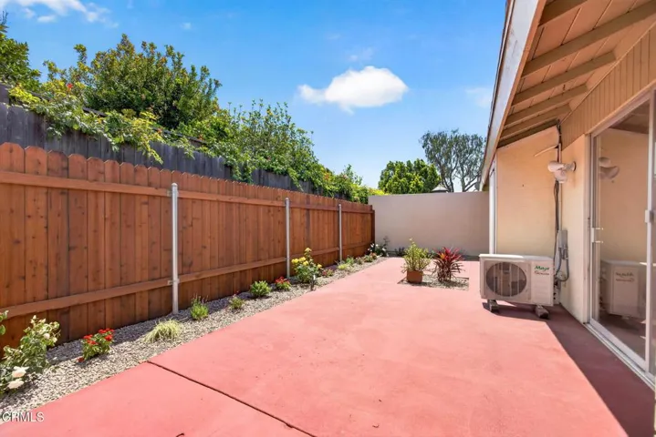 27-web-or-mls-UpmarketMedia-2273Cam-067