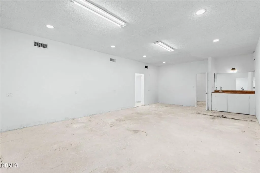 7969 Foothill Boulevard 7969, Los Angeles, California 91040 — photo 4