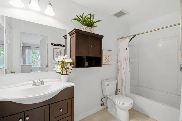 2701 Lone Bluff 18, San Jose, California 95111