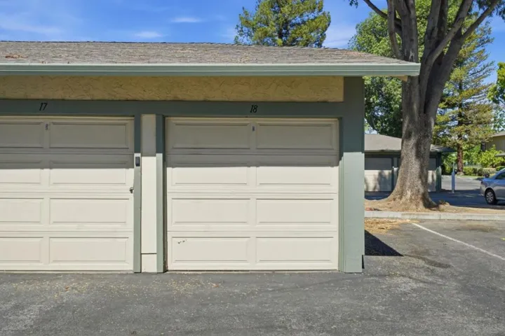 2701 Lone Bluff 18, San Jose, California 95111