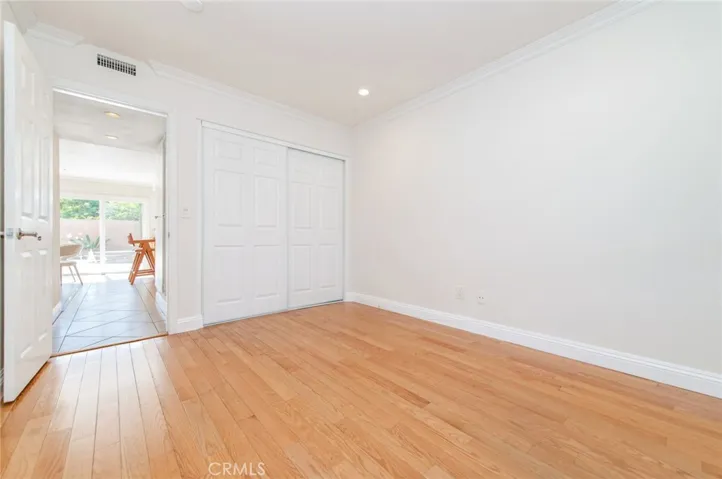 1st Bedroom- recessed lighting
