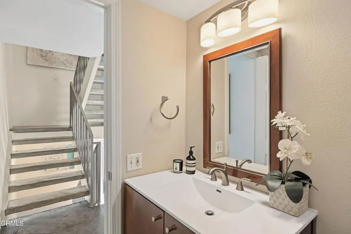1140ManhattanBeachBlvdD-19