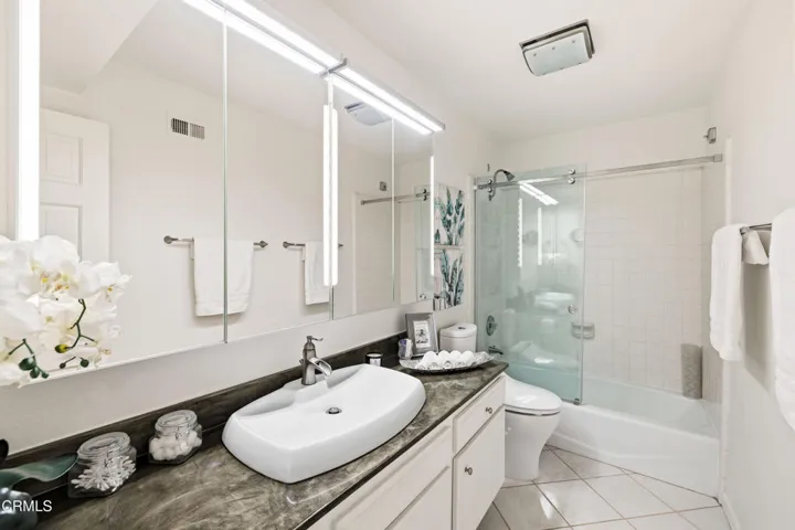 1140ManhattanBeachBlvdD-37