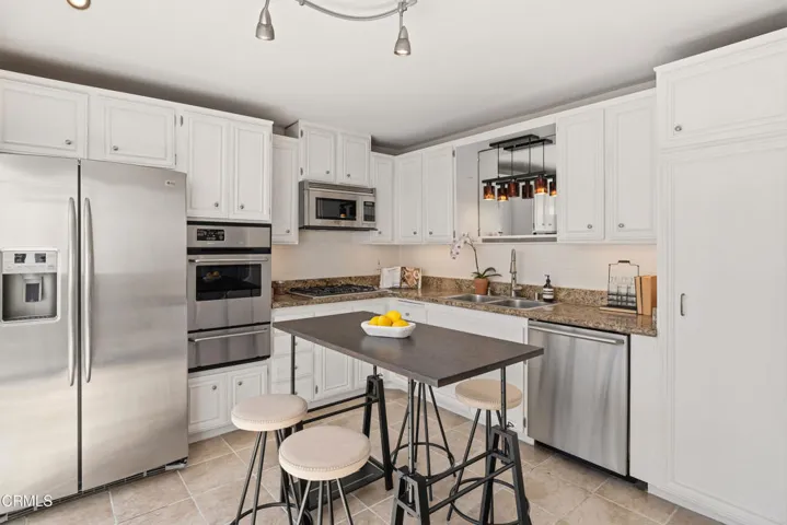 1140ManhattanBeachBlvdD-21