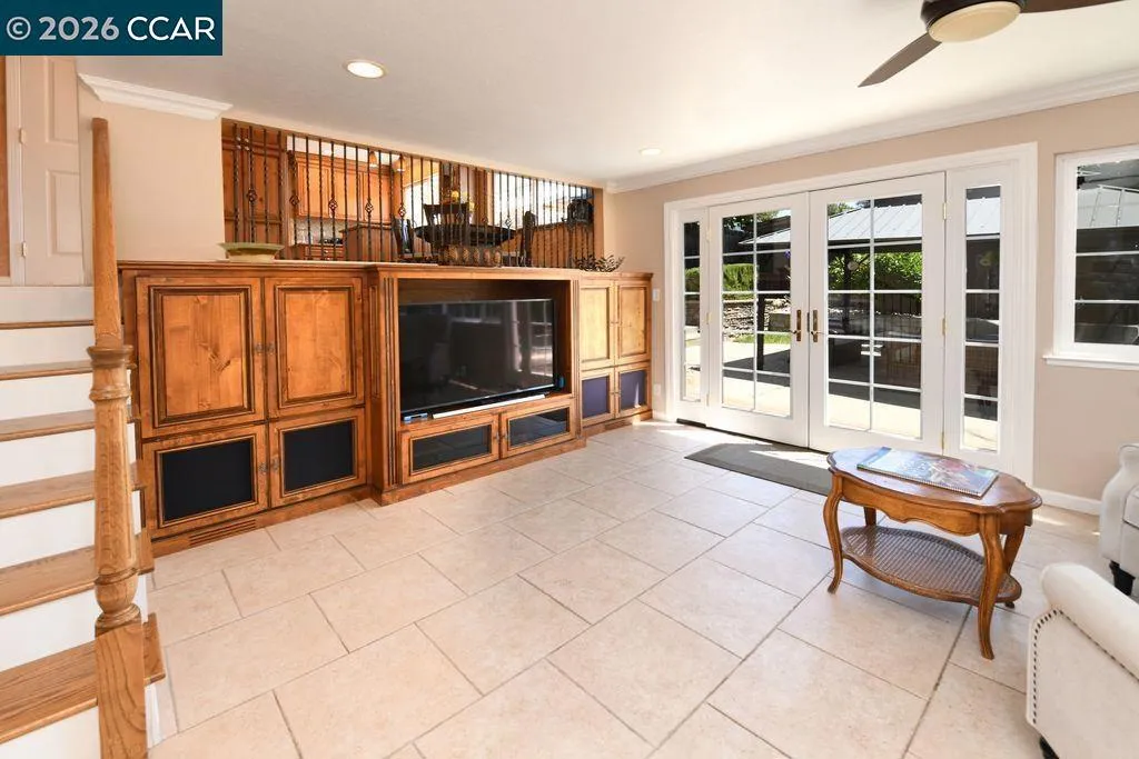 FR w/Built-in Cabinets