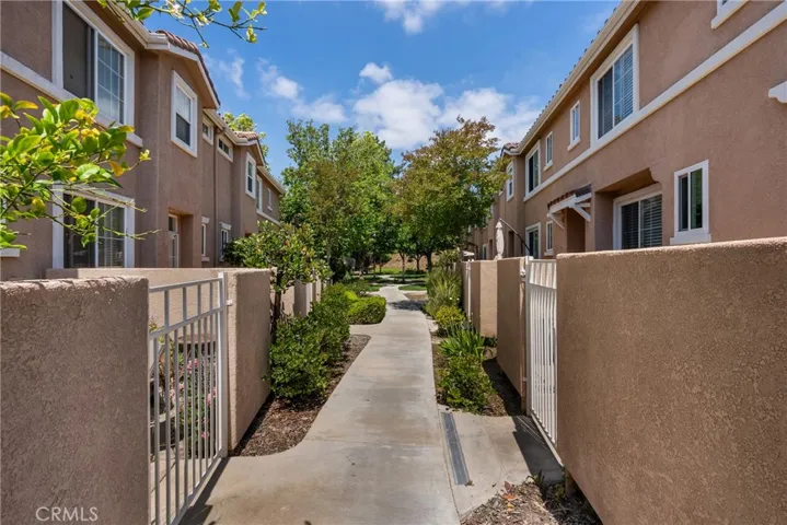 Walk way to front entrance