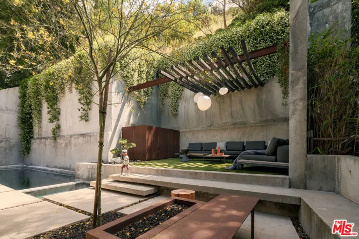 8050 Willow Glen Road, Los Angeles, California 90046