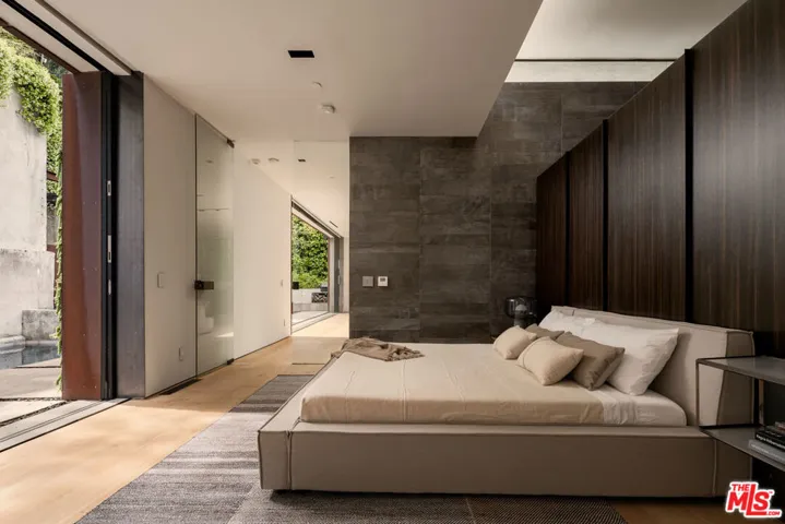 8050 Willow Glen Road, Los Angeles, California 90046