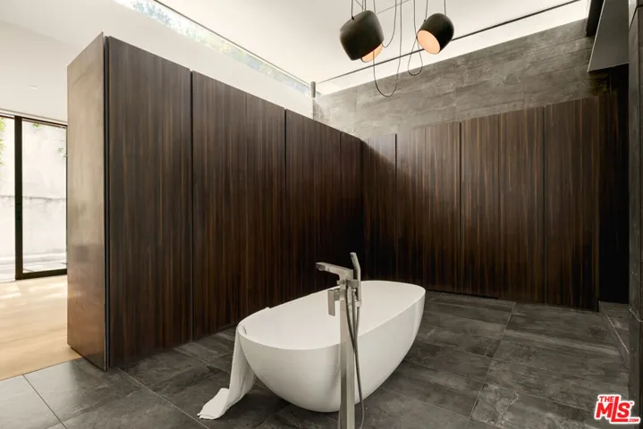 8050 Willow Glen Road, Los Angeles, California 90046
