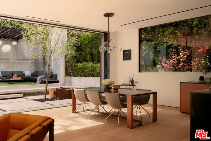 8050 Willow Glen Road, Los Angeles, California 90046