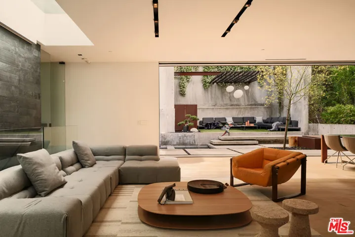 8050 Willow Glen Road, Los Angeles, California 90046