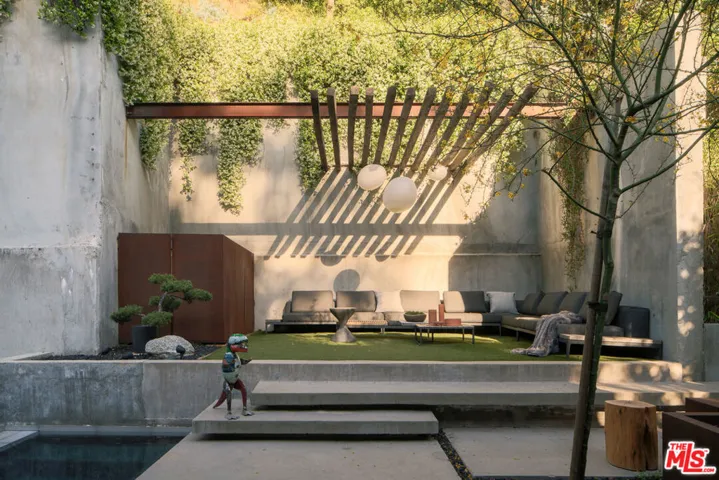 8050 Willow Glen Road, Los Angeles, California 90046