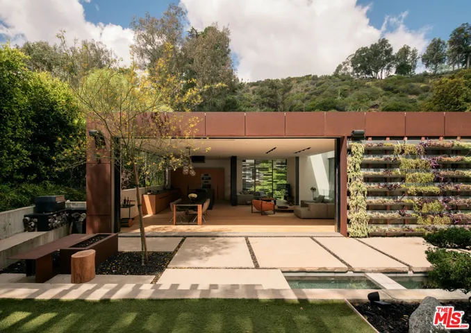 8050 Willow Glen Road, Los Angeles, California 90046