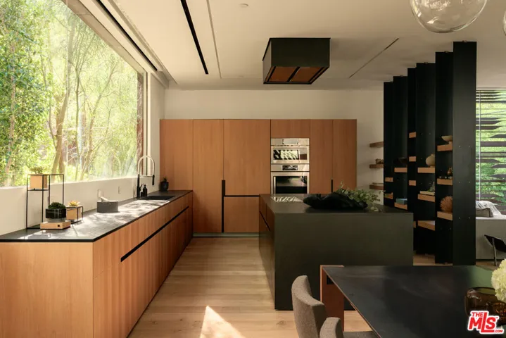 8050 Willow Glen Road, Los Angeles, California 90046