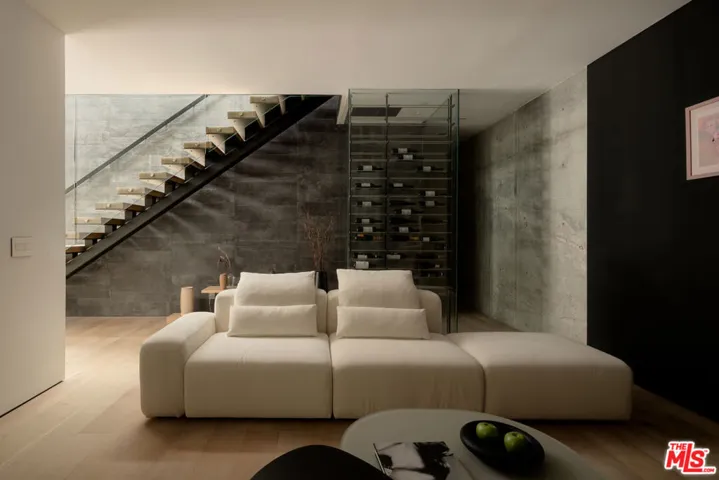 8050 Willow Glen Road, Los Angeles, California 90046