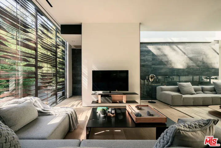 8050 Willow Glen Road, Los Angeles, California 90046