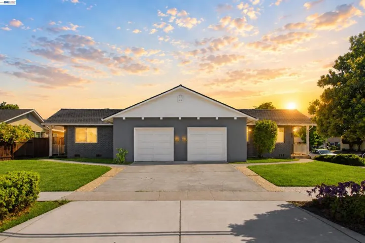 956 W Hacienda, Campbell, California 95008